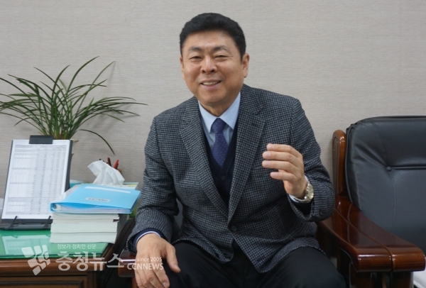 윤재윤 17대 당진시농업기술센터 소장 / 충청뉴스 최형순 기자