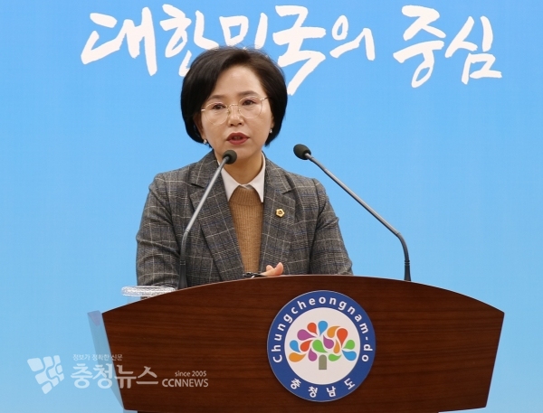 김연 문화복지위원장은 26일 도청 프레스센터에서 기자회견을 하고 있다.