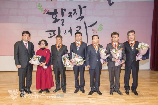 교육공무원 훈포장 전수 및 임명장 수여