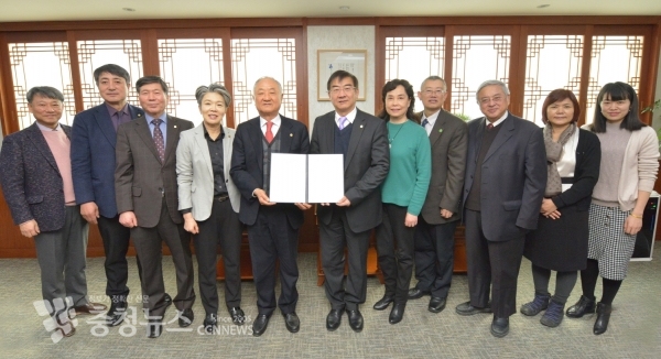 왼쪽 다섯 번째부터 백석대 장택현 대학혁신위원장, 쓰촨공업과기학원 장샤오난 총장