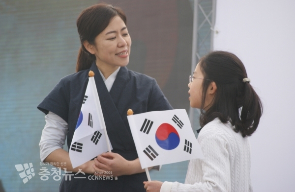 김순자 캘리그라피 작가와 기쁨이