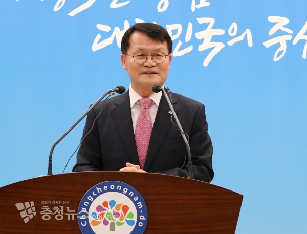 박병희 농림축산국장은 5일 도청 브리핑실에서 기자회견을 갖고 "특별방역기간을 이달 말까지 한 달간 연장키로 했다"고 밝혔다.