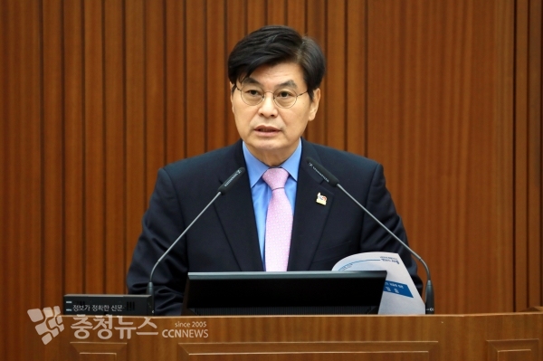 답변하는 이춘희 세종시장