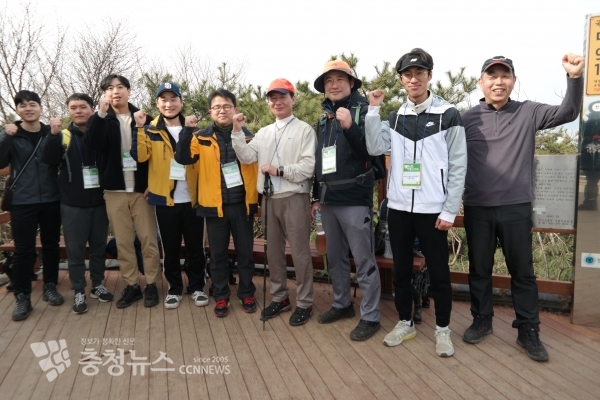 박상준 대덕이노폴리스벤처협회 부회장, 김시원 사무국장외 직원들