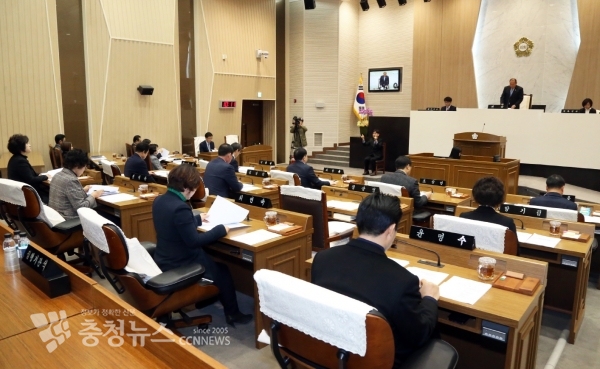 제60회 당진시의회 임시회를 개회하는 정상영 부의장