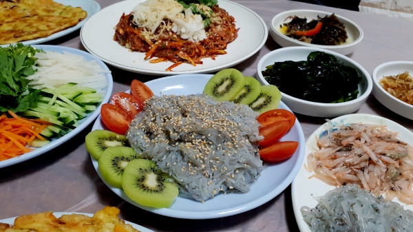 마검포항 실치 요리 모습