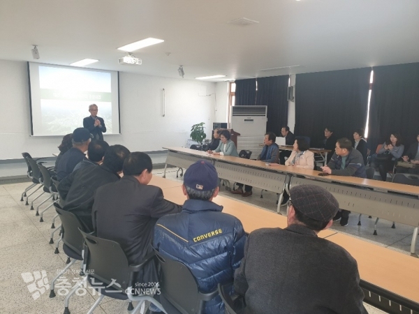 14일 기성동 주민센터에서 열린 LNG발전소 유치 관련 주민설명회