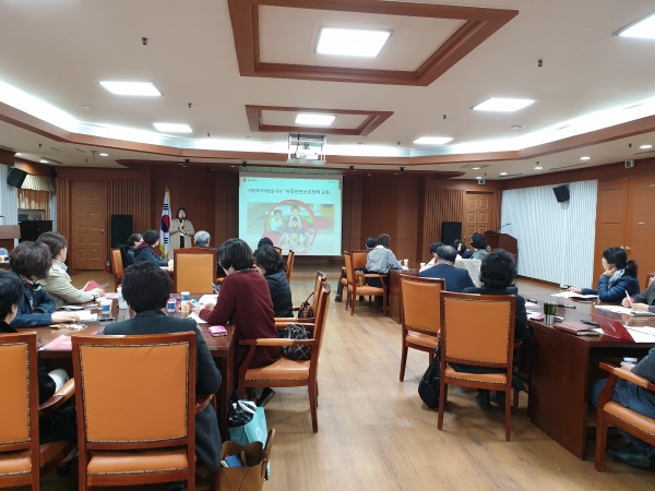 구청 중회의실에서 지역아동센터 시설장을 대상으로 아동이 안전한 기관 만들기 사업 종사자 교육 실시