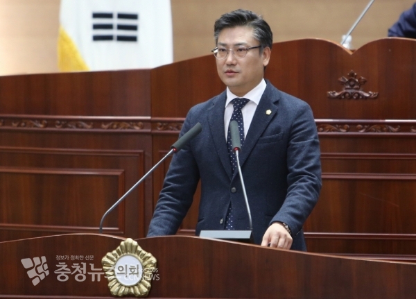 배성민 천안시의원 건의문 낭독 / 충청뉴스 최형순 기자