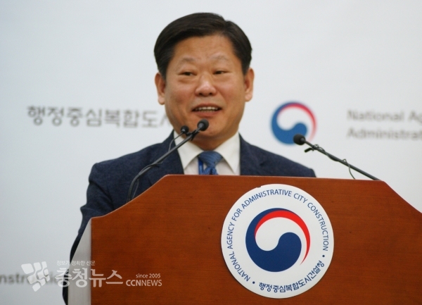 브리핑 하는 이상철 행복청 기반시설국장 / 충청뉴스 최형순 기자