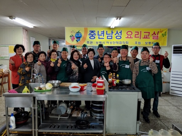 중년남성 요리교실 운영 장면