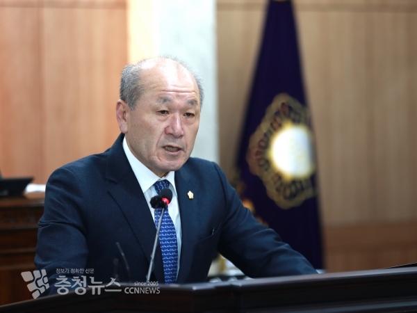 5분 자유발언하는 윤용관 홍성군의원