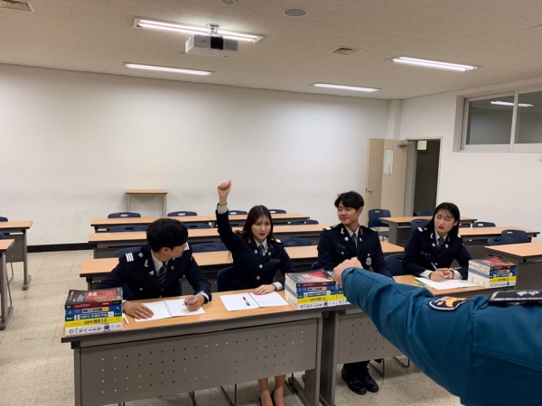 한국영상대학교 경찰행정과 모의토론 및 발표 모습
