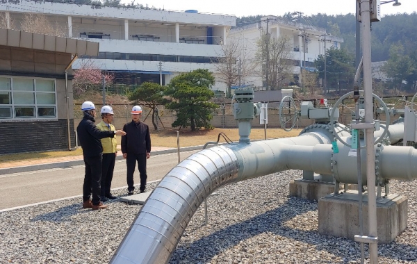 가스시설 안전점검을 하는 모습