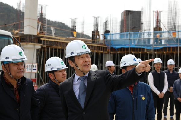 유영균 도시공사 사장 9일 갑천친수구역, 오월드, 동구 대동 지식산업센터 현장 등을 찾아