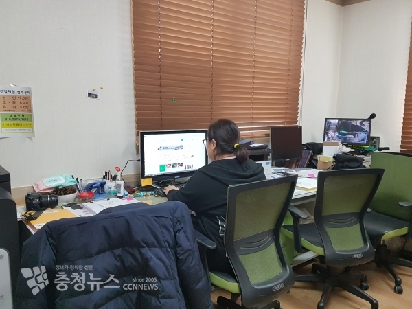 태안군 ‘청년과 함께하는 사회적경제육성사업’으로 취업한 청년들의 일하는 모습