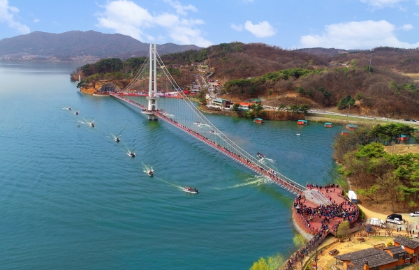 예당호 출렁다리 전경