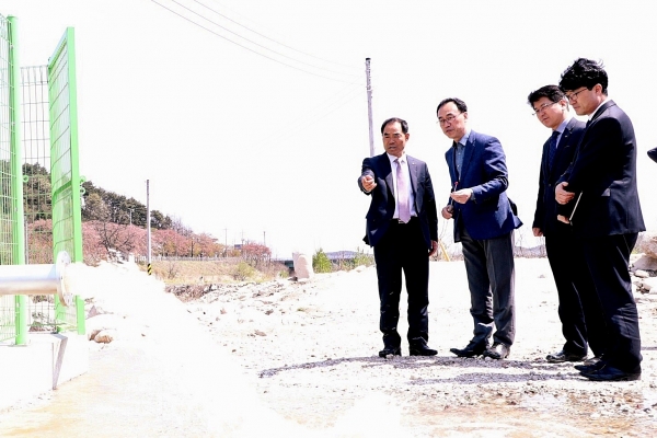 갈수기에 지하수를 끌어올려 하천공급 시연장면