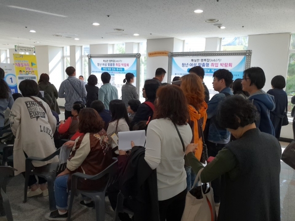 지난해 10월 서구청 2층에서 진행한 청년여성취업박람회 모습