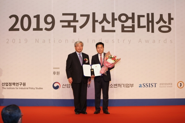 서부발전 『2019 국가산업대상』 환경경영·제조품질 부문 대상 수상 모습
