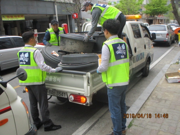 불법광고물 단속 모습