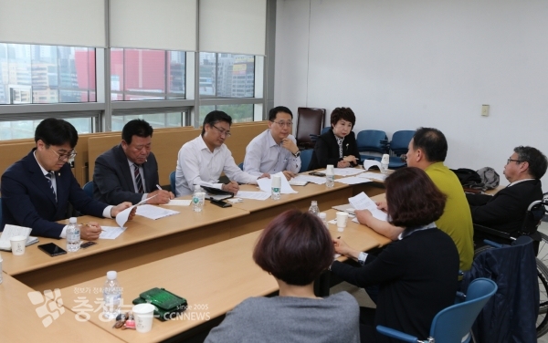 천안시의회 건설교통위원회, 천안시교통약자이동지원센터와 간담회