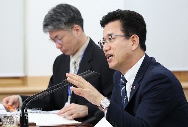 허태정 시장이 29일 주간업무회의에서 내년도 국비 확보를 위한 총력 체계를 주문했다.