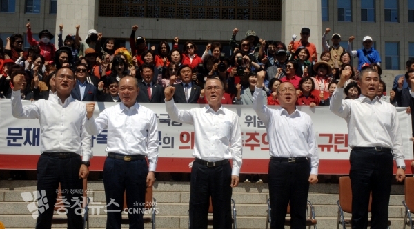 (왼쪽부터) 이창수 충남도당위원장, 성일종 의원, 김태흠 의원, 이장우 의원, 윤영석 의원