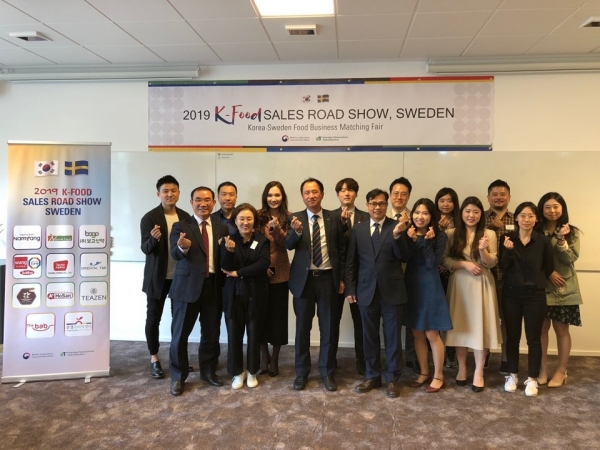 스웨덴 세일즈로드쇼 참가자 단체 사진