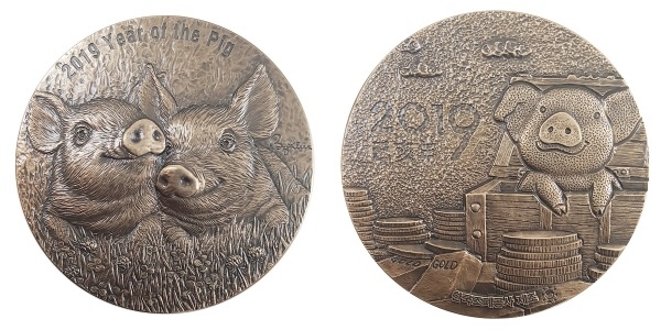 돼지해 아트메달 (좌) 앞면, (우) 뒷면