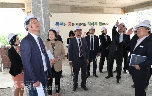 충남 wee 스쿨의 건립현장에 방문한 충남도의회 교육위원들