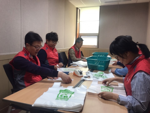 5월 렛츠런 엔젤스 데이, 행복한 우리 복지관에서 봉사활동 실시 모습