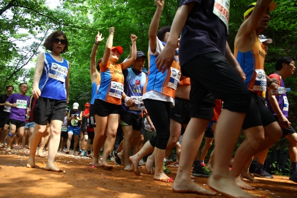 2019계족산 맨발축제_맨발마라톤 참가자들 모습
