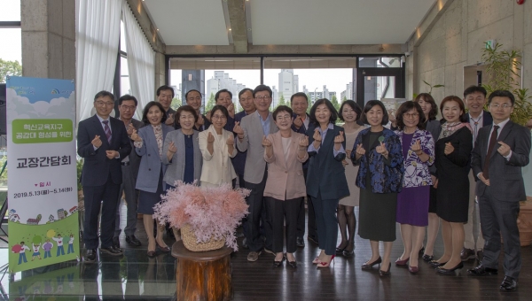 지난 13일과 14일 비래동 소재 한 커피숍에서 혁신교육지구 공감대 형성을 위한 대덕구 관내 초․중․고등학교 교장선생님과의 간담회