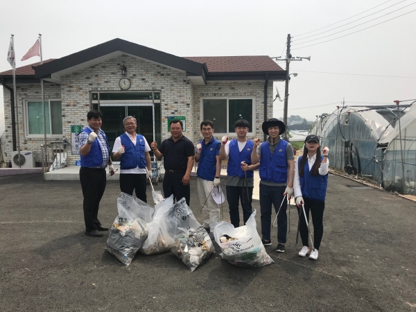 충남 논산시 광석면 천동3리 마을을 찾아 지역 주민과 함께 농촌 클린 활동, 환경 개선 등 “아름다운 농촌 만들기 캠페인” 전개