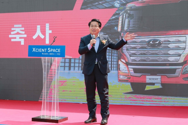 “아산과 함께 성장해 나가자”고 축사를 전하는 오세현 아산시장