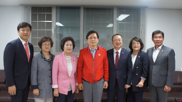황교안 대표, 대전 민생 현장 첫날밤 동구 이장우 지역구서 숙박 눈길