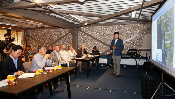 그리블링겐호 인포메이션센터 주제발표 청취