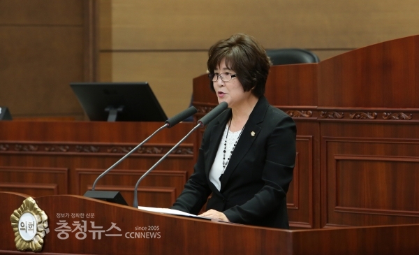 결의문 낭독 하는 김월영 천안시의회 의원 / 충청뉴스 최형순 기자