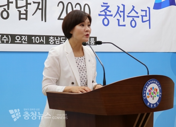 최선경 여성위원장은 22일 충남도청 브리핑룸에서 기자회견을 열고 “홍성·예산 지역위원회를 민주당답게, 집권당답게 쇄신해 2020년 총선승리를 이끌겠다”고 강조했다.