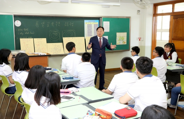 설동호교육감 일일통일 교사 모습