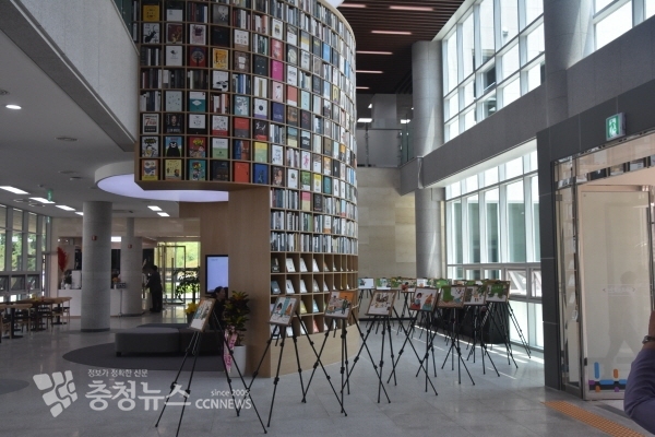 논산열린도서관 내부 모습