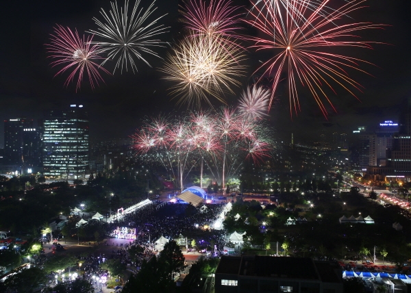 서구힐링아트페스티벌 폐막 불꽃놀이 모습