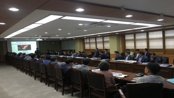 부여군 간부공무원 4대 폭력 예방교육 장면.