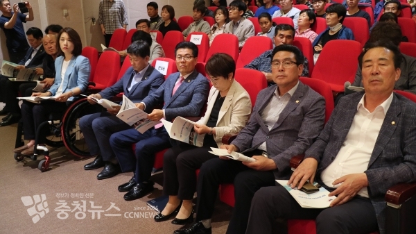 홍성군 의원들 (앞줄)