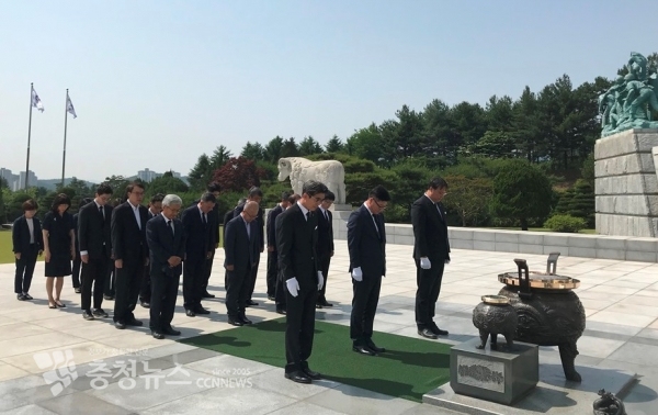 호국보훈의 달 맞아 국립대전현충원 참배 / 충청뉴스 최형순 기자