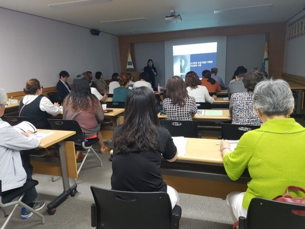 2019 도시재생대학 2기 개강식이 12일 신탄진동 행정복지센터 1층 다목적실에서 열렸다