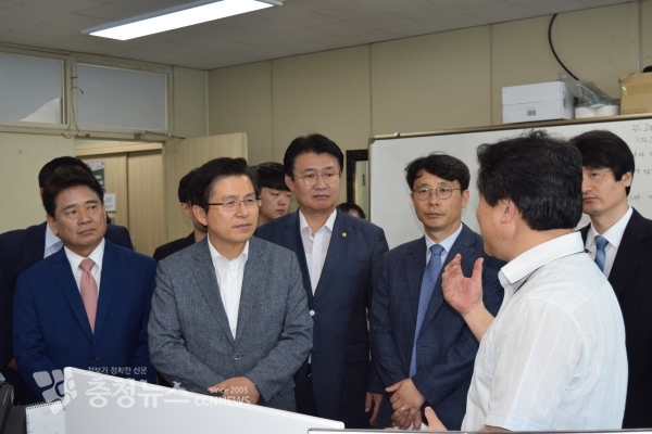 황교안 대표, 충남대 방문 모습