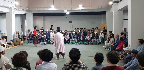 참가한 유공자와 보훈가족들은 화폐박물관을 둘러보고 마당극패 우금치의 ‘청아 청아 내딸 청아’ 마당극도 관람하면서 즐거운 시간을 보냈다.