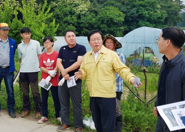 지난 14일 용촌동 일원에서 공무원과 지역주민을 대상으로 비상시 응급대처를 위한 하천 내 전동수문 작동법 및 집중 호우시 수문 관련 사고사례와 안전관리 요령 등에 대해 교육했다